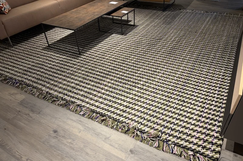 hoefsloot-wonen-kvadrat-dashes-vloerkleed-sale-1