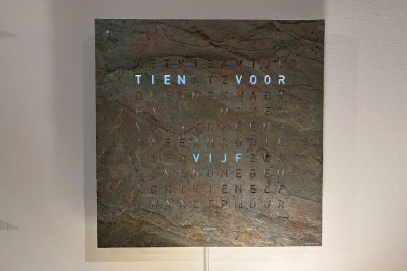 hoefsloot-wonen-qlocktwo-klok-glintscape-sale-1