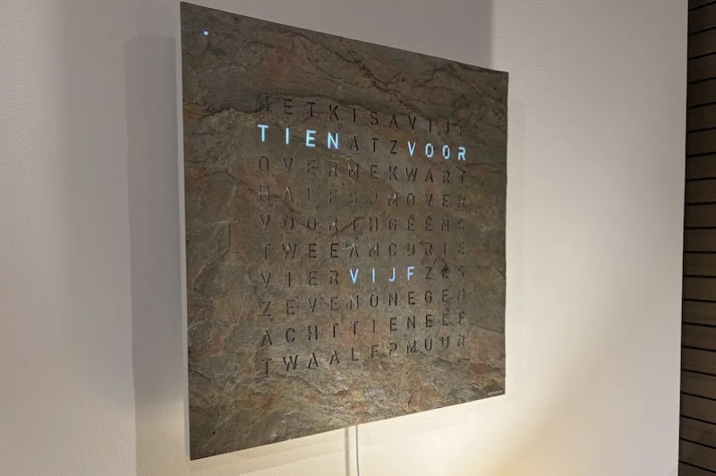 hoefsloot-wonen-qlocktwo-klok-glintscape-sale-2